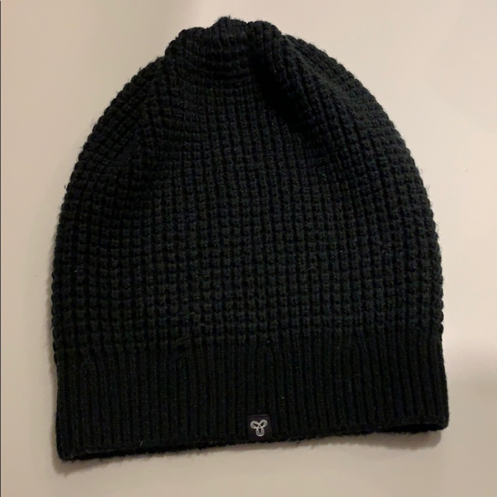 ❌SOLD❌ Aritzia Tna Black Slouchy Knit Beanie